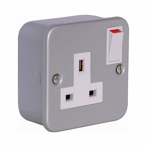 Metal Clad 1 Gang Switched Socket – Heavy Duty Safe Power Solution